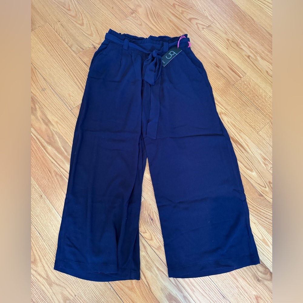 Gibson pants. New with tags. Size S. Elastic waist.